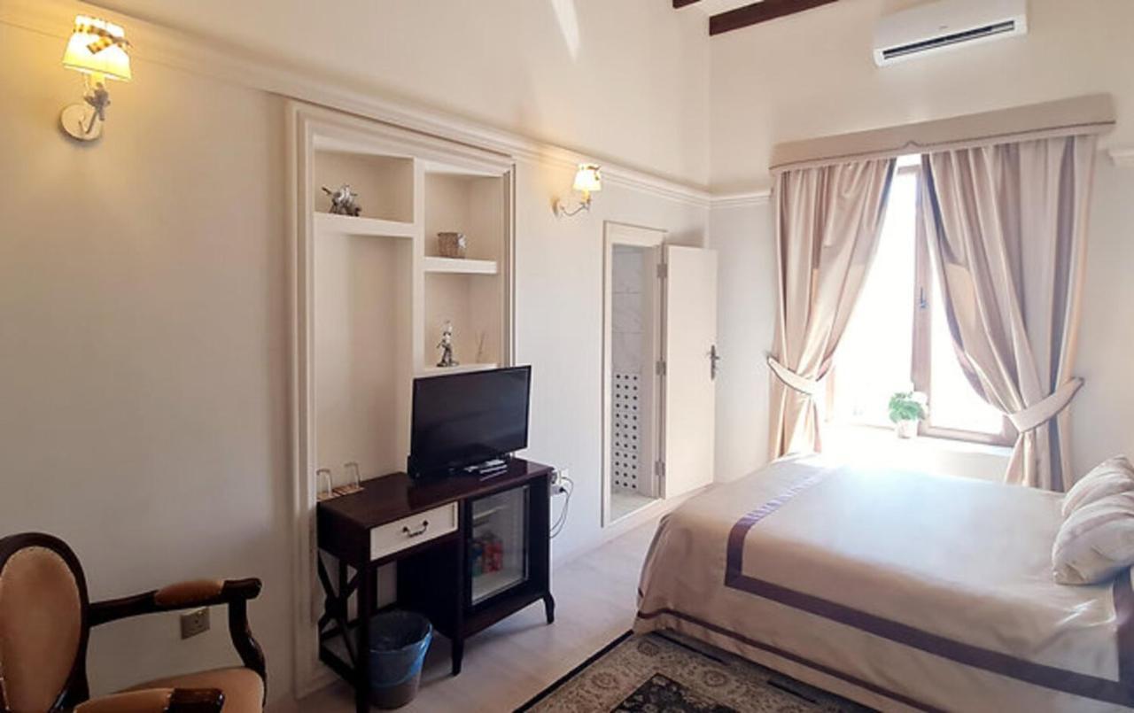 Sofia Boutique Hotel キレニア エクステリア 写真
